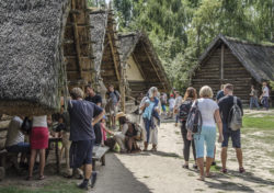 BISKUPIN – ŚLADAMI PIERWSZYCH OSADNIKÓW