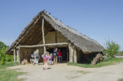 BISKUPIN – ŚLADAMI PIERWSZYCH OSADNIKÓW