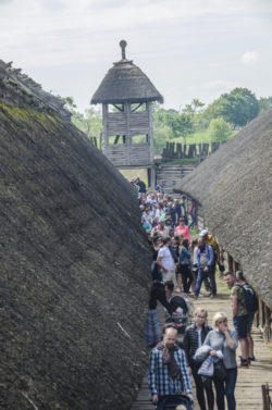 BISKUPIN – ŚLADAMI PIERWSZYCH OSADNIKÓW